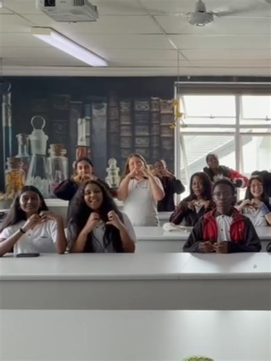 🎓 Inspiring the next generation of innovators! Dr. David Greene recently spoke to students in Crawford International Sandton College about the future of Regenerative Medicine, alongside Johan Hugo and Jenny Shapiro. After the presentation, the students shared this amazing video message! 🙌 . . . #stemcelltherapy #stemcells #regenerativemedicinedoctor #r3stemcell #Johannesburg #southafrica #viralvideo #fypシ゚viral