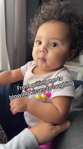 violetmaria25 (@violetmaria25)’s video of kissing