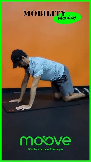 Mobility Monday – Spiderman Hip Thoracic Mobility This drill is a powerful combo for cyclists: - Hip mobility to improve comfort and power transfer - Thoracic rotation to enhance posture and breathing Start slow, keep your core engaged, and focus on quality movement — not speed. A better moving body = a better ride. Try 8–10 reps per side before your next ride and feel the difference on the bike! Save this video to add it to your weekly mobility routine & share with a cycling buddy who needs thi