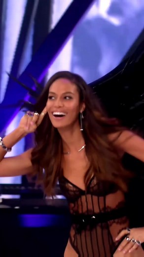Joan Smalls: Unveiling the Fashion Show Experience