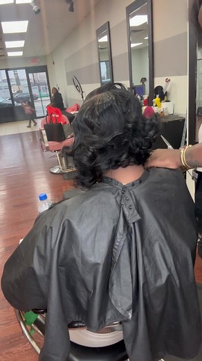 Achieve the Perfect 'Shatia Messy' Bob with Easy Curl Techniques