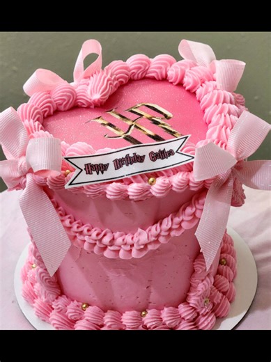 Wave your wand at this cute Harry Potter Pink Birthday Cake 🎂 #harrypotter #cake #pastel #magic #bows