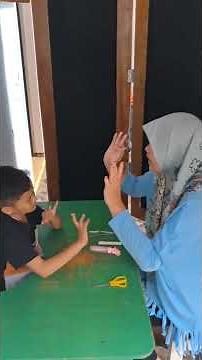 Pengajaran metode discrete trial teaching (Mengambil Sendok)