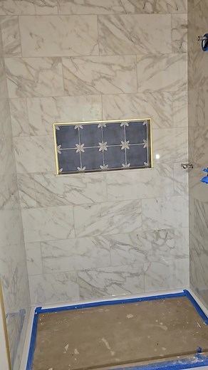 Walk in shower on a budget? This was one of our more budget friendly builds. Taking a custom tile shower pan out of the equation takes a large chunk of the cost and labor out. No shower door either. With those 2 options removed, we could build you a full walk in shower like this in just 3 full days for only $3,950 Call or text 430-444-1016 🤝 | JPond Custom Tile