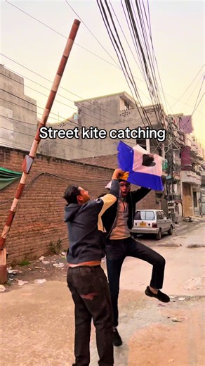 Street Kite Catching Techniques for Beginners
