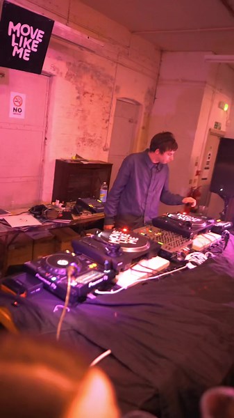 Garrett David Plays 'I'll House Ya!' Track