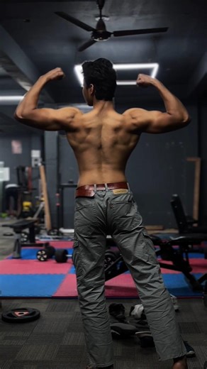 subscribe for gym edits💪 #fitness#shorts#gymshorts#gymposing#fitnessmotivation#physique#bodybuilding