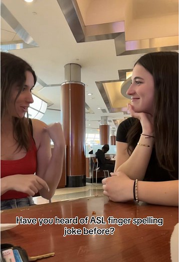 Divertido chiste de deletreo en ASL