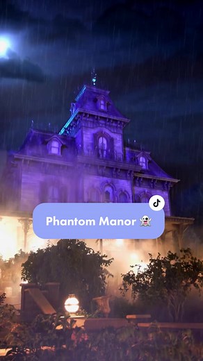 Something sinister stirs at the Phantom Manor 👻 @Disneyland Paris ✨ #Disney #DisneyParks #DisneylandParis #HalfwayToHalloween #PhantomManor #Halloween #Paris