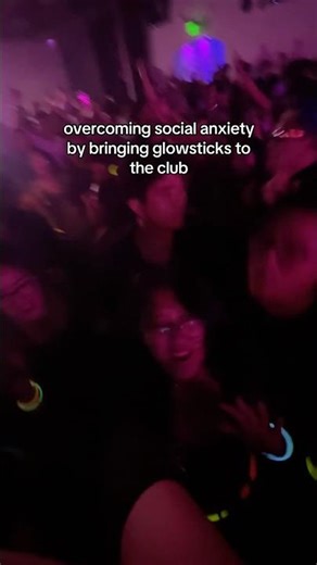 I brought glowsticks to a KPOP x EDM night⚡️