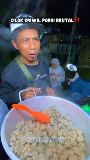 NakamMakan | CACA on Instagram: "Cilok Kriwil Porsi Brutall‼️ Gak nyangka ternyata di malang ada yang jualan cilok dengan porsinya yang gak aturan, apalagi cilok kriwil nya ini kerasa banget 💲5k - 10k 🍽️ Halal 🕛 Buka Jam 17.00 - habis 📍Jl. Cakrawala No.5, Sumbersari, Kec. Lowokwaru, Kota Malang, Jawa Timur 65145 #kuliner #malang #kulinermalang #cilok #cilokkriwil #cilokkriwilmalang #cilokkriwilenak #cilokkriwilmurah #nakammakan"