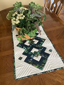 Quilted Patchwork Table Runner — Interlocking Squares - Etsy