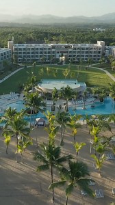 Face à la baie de Samana, découvrez une région encore préservée, avec sa sublime plage longue de près de cinq kilomètres et bordée d'une palmeraie luxuriante. Niché le long de la côte immaculée de Miches sur la côte nord-est de la République Dominicaine, notre Club Lookea flambant neuf, saura vous séduire et vous plonger dans une ambiance caribéenne. 🏖️🌴 ↪️ https://lc.cx/D7P_FI | Club Lookéa