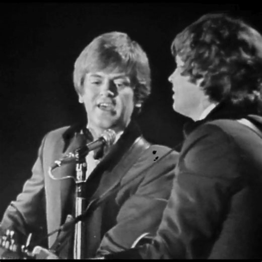 The Everly Brothers perform (Till) I Kissed You at the Chequers Nightclub in Sydney, Australia (1968) | The Everly Brothers