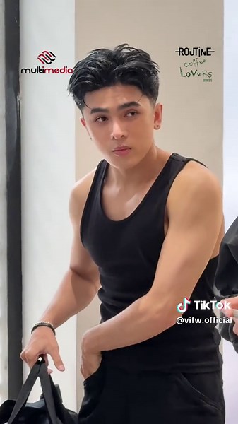 Chàng trai visual sáng như sao tại casting Routine