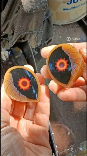 wow.. a stone with a very fantastic flower pattern..