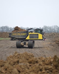 Truplant Prinoth Panther tracked dumptruck working on the prep work for new agri sheds | Awesome Earthmovers