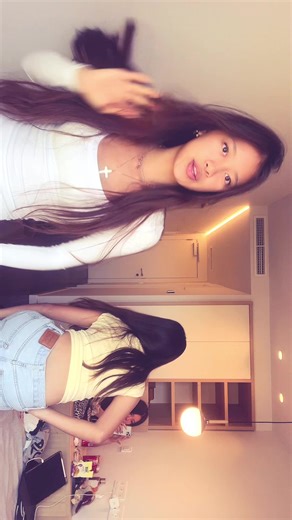 Videos de Purr (@hrhejdbejjd) con “come thru - adrianaaaa”