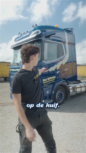 📦 Gezocht: oproepkracht voor op de huif! Ben je met pensioen, maar nog lang niet klaar met rijden? Of heb je 1 of 2 dagen per week over? Wij zoeken iemand die zo af en toe een dagje mee wil werken. Check JTST.nl of neem contact op met Marieke! | Jos Tolkamp Speciaal Transport