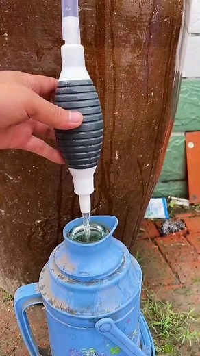 Innovative auto siphon pump (link in bio) 🛍 www.howdoibuythis.com 🚚 Free shipping worldwide ⏳️Limited time only | tech_inventions