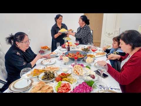 One Village Woman Cooked 10 Traditional Dishes for Her Guests Alone