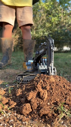 Get ready to dig, lift, and build like never before. The Mega Dig RC Excavator turns play into action-packed fun! ✅ 680° rotation for full control ✅ Realistic digging and lifting ✅ Easy-to-use remote control ✅ Lights and sounds for realism ✅ Long-lasting rechargeable battery ✅ Built tough for indoor & outdoor play Snag 30% OFF today and make it the holiday gift they’ll never forget! | ToyBlox
