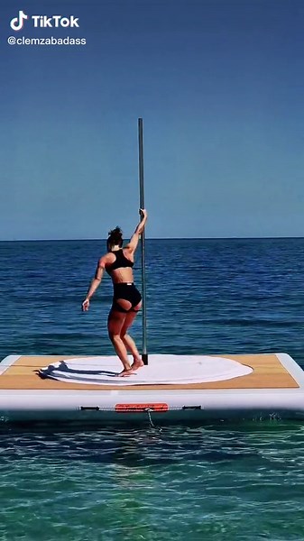 Emiko Servidio Pole Dance Water Performance