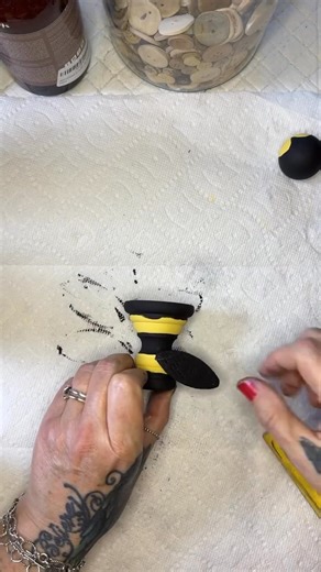 30K views · 975 reactions | Bee tutorial #crafting #beecrafts #pickitzcrafts | Pickitz Crafts & Home Decor | Facebook