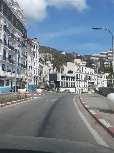 Notre agence met en vente plusieurs appartements à Béjaïa F3, rez de chaussée, 69 m2 à Sidi ahmed Prix: 9 000 000,00 DA F3, 4eme étage sans ascenseur, 79 M2 à Sidi ali labhar Lsp Prix: 10 000 000,00 DA F3, 4 ème etage sans ascenseur 90 M2 à la promotion Brahmi à Tazeboujte Prix: 12 500 000,00 DA F3, 4ème étage sans ascenseur, 82 m2 à côté de la Gare Routière de Bejaia Prix: 12 500 000,00 DA F4, 11ème étage avec ascenseur, 109 M2 à la résidence les balcons ibachiren Prix: 14 000 000,00 DA F2 amén