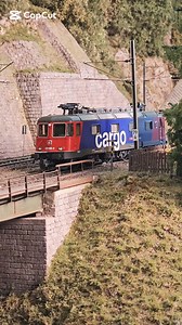 101K views · 2.5K reactions | Schwere Last? Kein Problem für die Re 620! ✨ Mit voller Power über die Brücke – die stärkste sechsachsige Elektrolok der Schweiz meistert jede Herausforderung!  Ein echtes Kraftpaket für deine Anlage! #roco #h0 #Modellbahn #modelleisenbahn #SBB | Roco.cc | Facebook