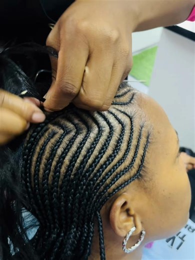 Stylish Conrow Extensions for Protective Styles