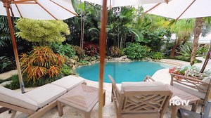 Associate landscape architect Alex Thommes of Craig Reynolds Landscape Architecture had a blank slate to work with at his client's waterside garden. 💦 See more designs from Craig Reynolds Landscape Architecture >> https://hg.tv/2Z0O7Qv 😍 | HGTV