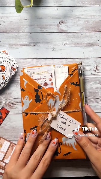 Pack a spooky order with me 👻🎃