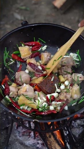 This pot of food is so delicious!
