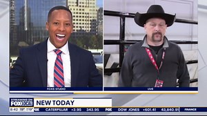 Pro Bull Riding: flanking the bull