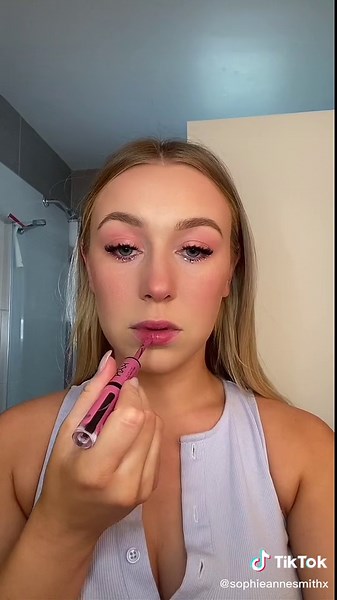 Sophie Anne Smith| socials on TikTok
