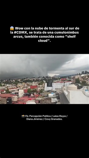 ☁️ La perspectiva lo cambia todo: debajo de la nube hay oscuridad y lluvia. No sé tiene consciencia de las dimensiones de lo que está sobre nosotros. A la lejanía, un monstruo nuboso y gris, avanza lentamente y nos deja claro lo pequeños que somos frente a la naturaleza. ☔️ 😱 Wow con la nube de tormenta al sur de la #CDMX, se trata de una cumulonimbus arcus, también conocida como “shelf cloud”. ☝️🤓 Arcus es un rasgo suplementario de las cumulonimbus. Está en la parte delantera e inferior de di