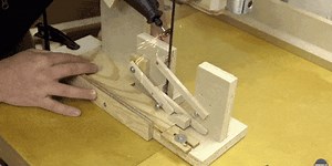 This DIY Rig Makes Sharpening Your Bandsaw a Breeze
