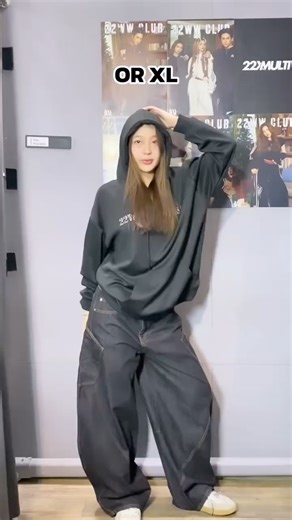 22wrldwidee® on Instagram: "❌ ฮิตใส่ XS ✅ XL ก็เท่ไม่แพ้กัน . โอ้ยยย!!วัยรุ่นใครบอกXSจะเท่อย่างเดียว👀มาลองเปิดใจแต่งแบบXLใหญ่ๆดูก่อน😎โคตรจะเท่ . เพราะเราชัพพอร์ตความเท่ห์เป็นตัวเองในแบบคุณ Be confidence of who you are Be different from where you came สินค้าในคลิป👇🏻 1. 👕OC024 22 Rock girl crop 👖KR1607 Vivgae boll jeans 2. 👕OC133 22 Blink Blnik Angel Hoodie 👖KR1607 vivgae boll jeans ____________________________ 📍22 มี 3 สาขา 1. Lido Siam (Flagship store) 2. Central Ladprao 3. Central West