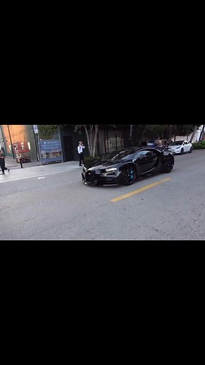 Bugatti Chiron đen huyền bí