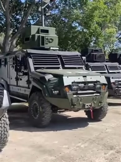 Le Canada poursuit son appui aux forces de sécurité haïtiennes. Ce lundi 16 février 2026, le gouvernement canadien a remis dix véhicules blindés à la Police nationale d’Haïti (PNH), dans le but de renforcer ses capacités opérationnelles et de soutenir la lutte contre la violence armée qui secoue le pays. #blinde #canada #pnh #security #haiti