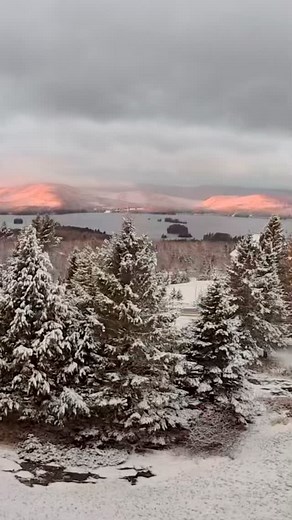 It’s looking like snow! The northeast is preparing for a winter storm that will bring more snow to Greenville. I’m off on my first winter trip, spending a long weekend away with friends so I’ll miss it, but hope the snow is still there on Monday. But a well placed camera means I still get to start my day watching the sunrise hit the mountains. ☀️ I love winter in Maine, however, the busy tourist season, followed by a long winter, means that breaking it up with short trips away to see family and 