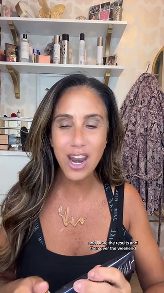 I finally figured out how to get the full body airbrush look without transferring onto my clothes. I have really bad scars on my chest and scarring on my legs. I'm using the shade BRONZE RADIANCE. It dries in 10 minutes and doesn't transfer so l can have glowy bronzey even skin and wear white!! @Westmore Beauty This is absolute perfection ... #bodymakeup #makeup #selftanner #foundation #glowyskin #over40 #weddingmakeup #acnescars #beautytips #flawlessskin #beautyhacks