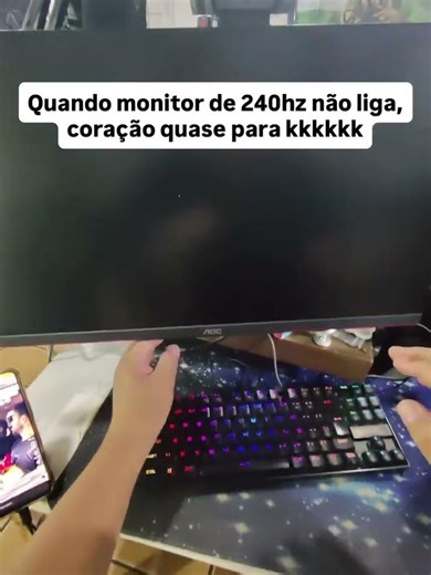 Quando monitor de 240hz não liga, coração quase para kkkkkk