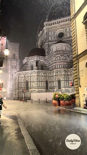 Florence in the Rain 🇮🇹🌧️ | Cinematic Duomo & Night Street Vibes