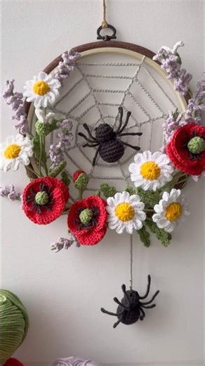 Spiders and flowers 🌺🕷️🕸️