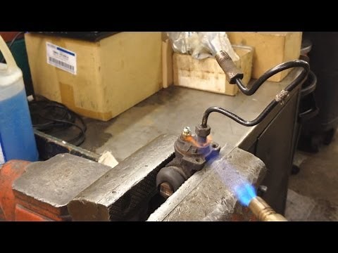 Ford Quick Tips: #11 Freeing Rusted On Brake Lines