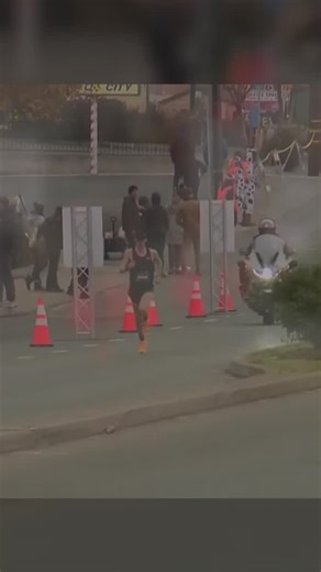 KCRA on Instagram: "CIM elite athletes at halfway | Here's Joseph Whelan and more men's leaders at the half marathon point. Click the link in our bio to track more runners."