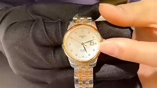 天梭力洛克系列2176腕表，经典设计搭载自动机械机芯，日常佩戴质感出众，适合职场与休闲场景，走时精准可靠。