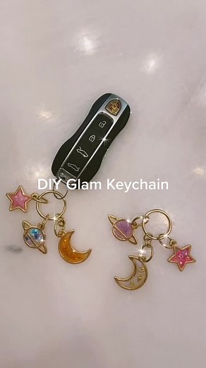 Accessorising Tips: DIY Glam Keychain by Mateusz Mićko